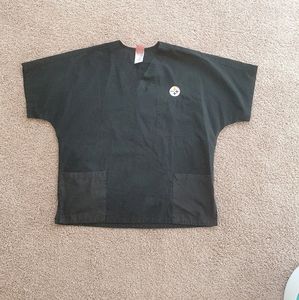 NFL Pittsburgh Stealers Scrub top size Medium in black.